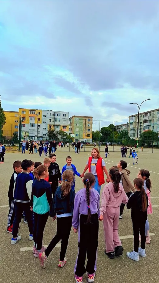 Foto Joacă, sport și prietenie la Școala „Mihai Viteazul” din Craiova