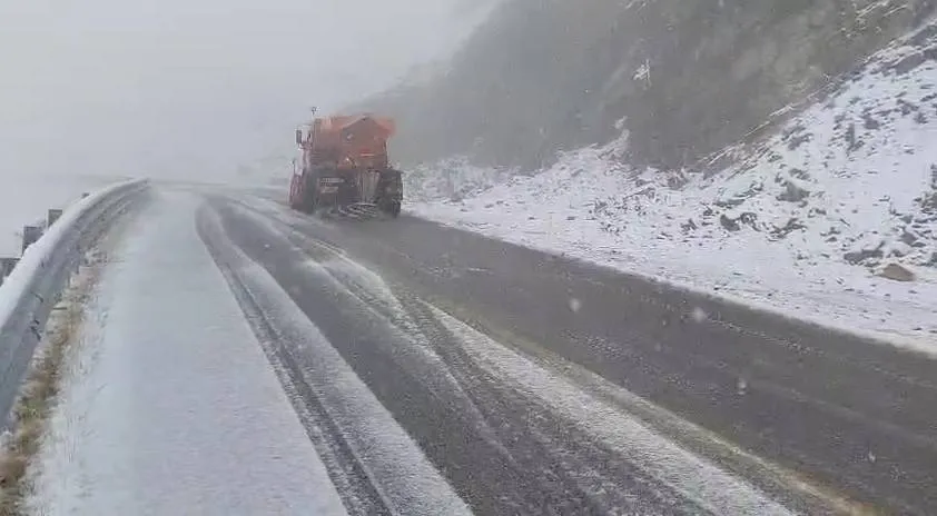 Foto Primele ninsori pe Transalpina