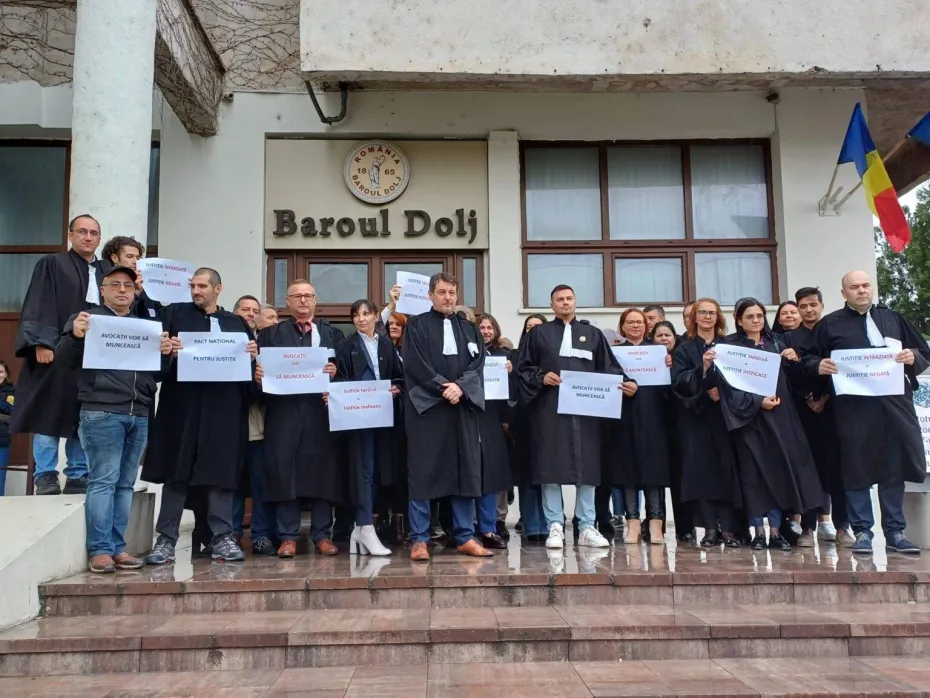 Foto Protest spontan al avocaților din Baroul Dolj față de blocajul din justiție