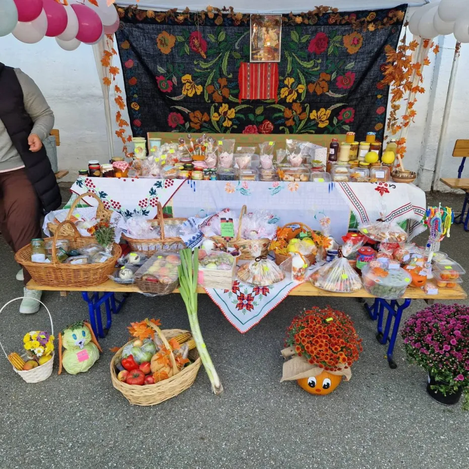 Foto Festivalul Toamnei, sărbătoarea culorilor, a talentului și a comunității la Școala Decebal din Craiova