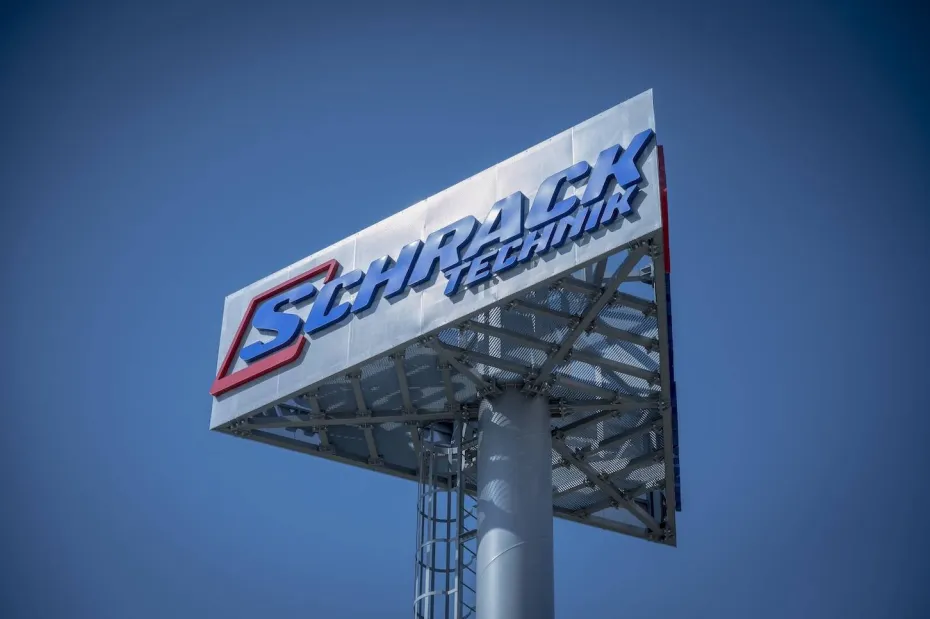 Foto Zilele Info Schrack Technik 2025 la Craiova – soluții electrice inteligente prezentate în premieră viitorilor ingineri, clienților și partenerilor