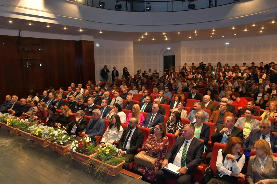 Foto Facultatea de Educație Fizică și Sport a Universității din Craiova a sărbătorit 35 de ani de existență printr-o conferință internațională de excepție