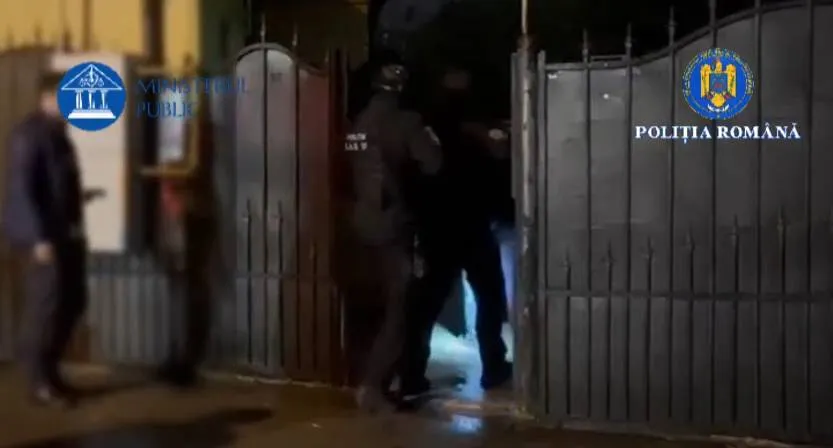 Foto Transport alternativ de persoane, sub ancheta poliției. Patru percheziții în Dolj