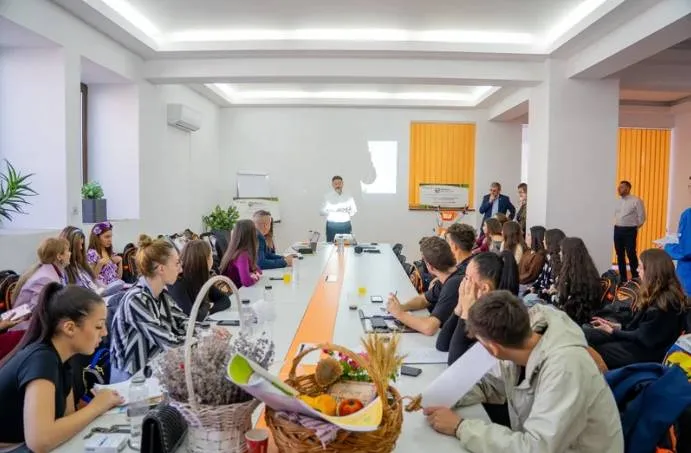 Foto „COOLtură pentru Agricultură”: peste 500 de elevi învățați să transforme ideile în afaceri reale