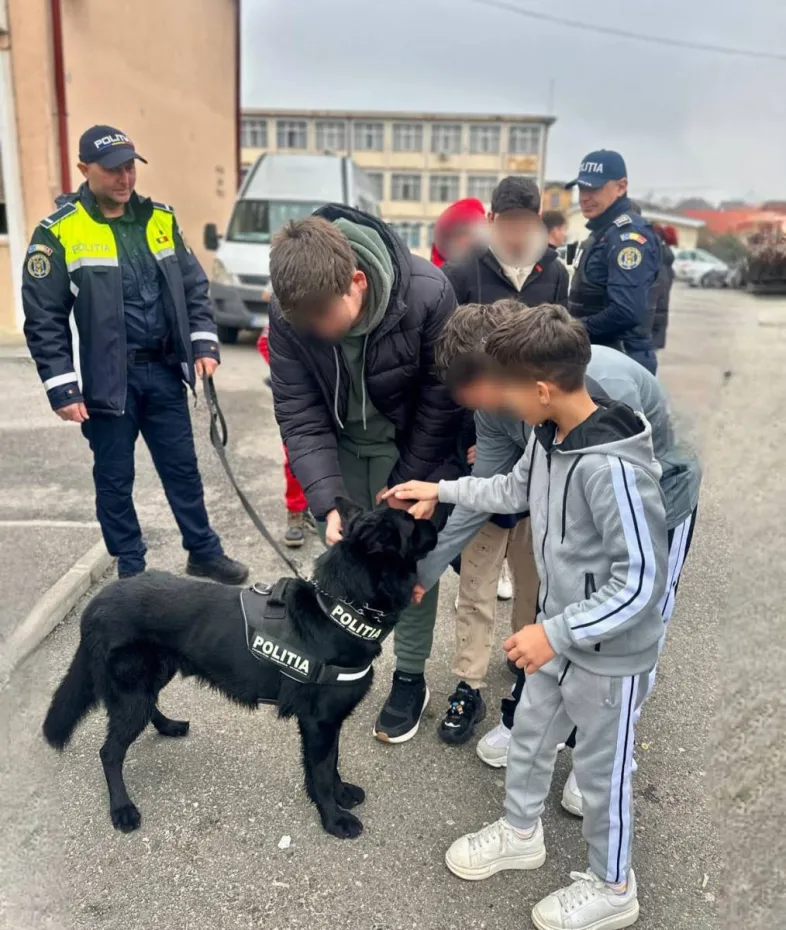 Foto Elevii din Dolj, avertizați asupra riscurilor consumului de droguri și ale violenței