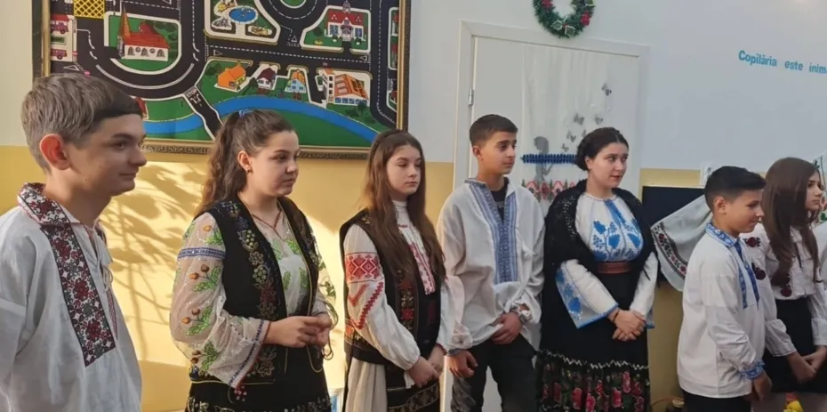 Foto Colind, masă de post și oameni. O șezătoare cu rost la Botoșești-Paia