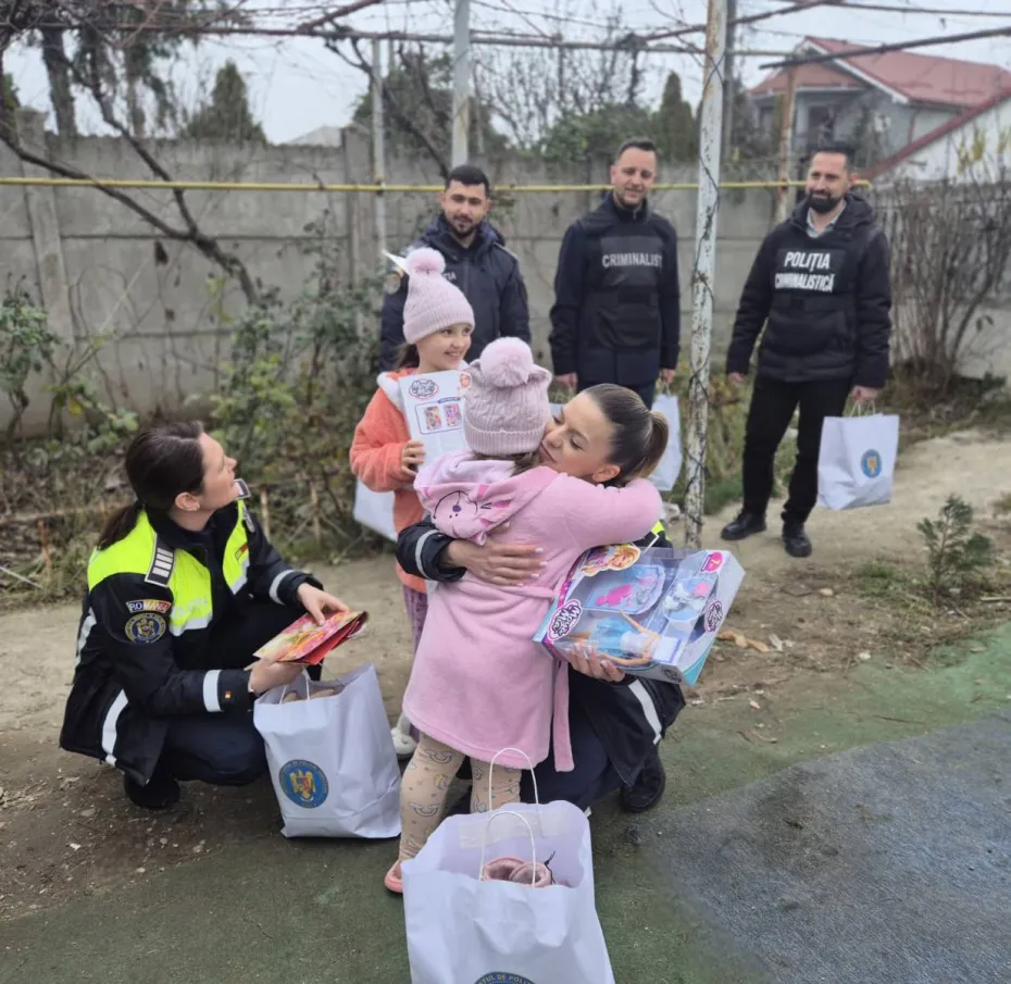 Foto Polițiștii doljeni, misiune de suflet înainte de Crăciun
