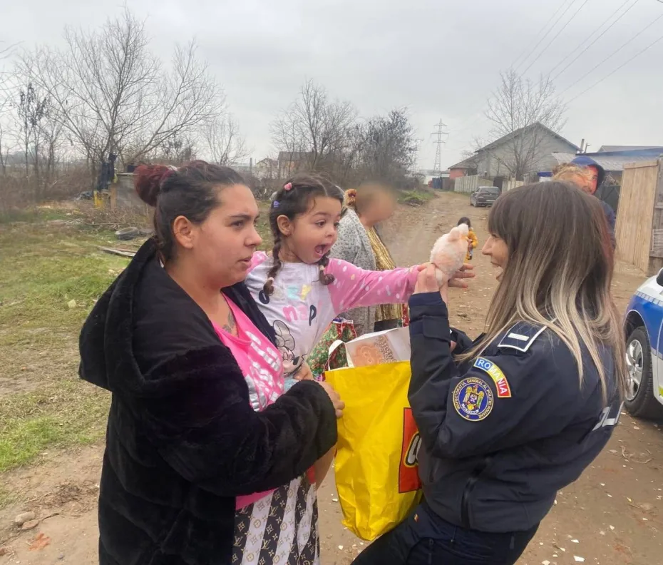 Foto Polițiștii doljeni, misiune de suflet înainte de Crăciun