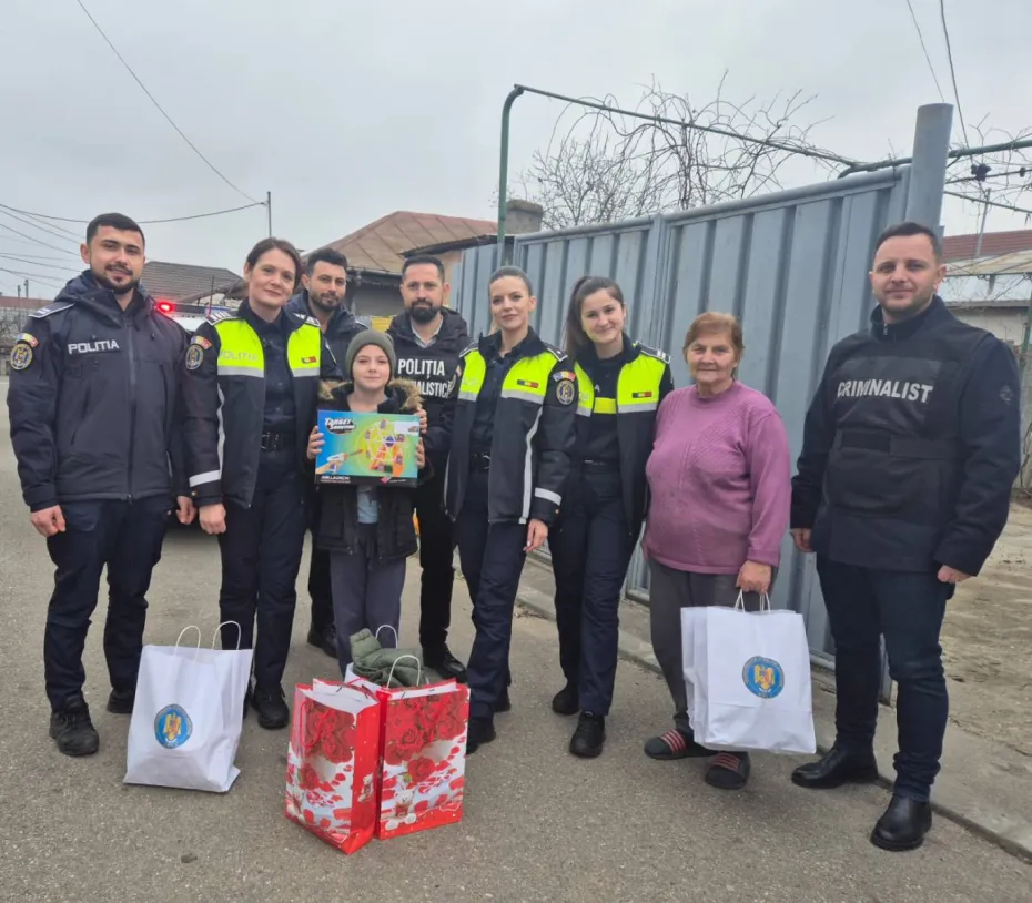 Foto Polițiștii doljeni, misiune de suflet înainte de Crăciun