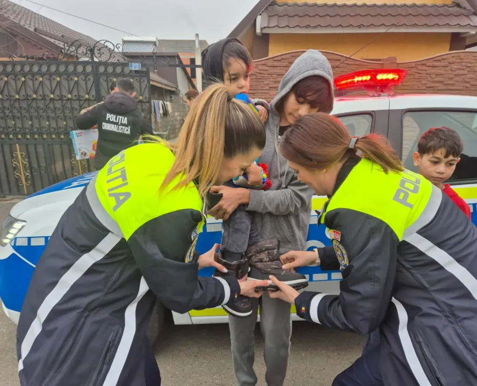 Foto Polițiștii doljeni, misiune de suflet înainte de Crăciun