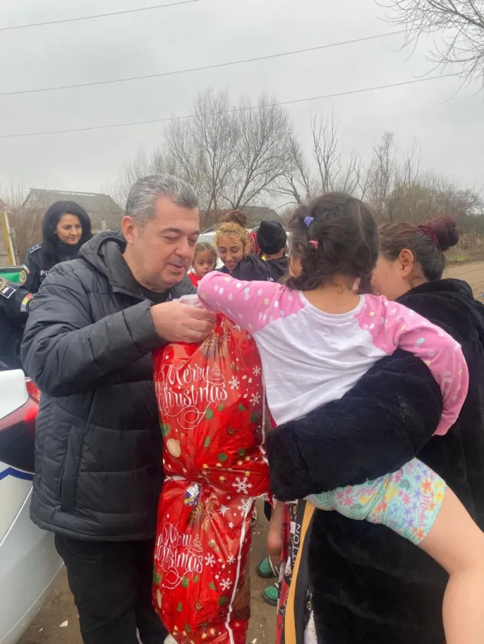 Foto Polițiștii doljeni, misiune de suflet înainte de Crăciun