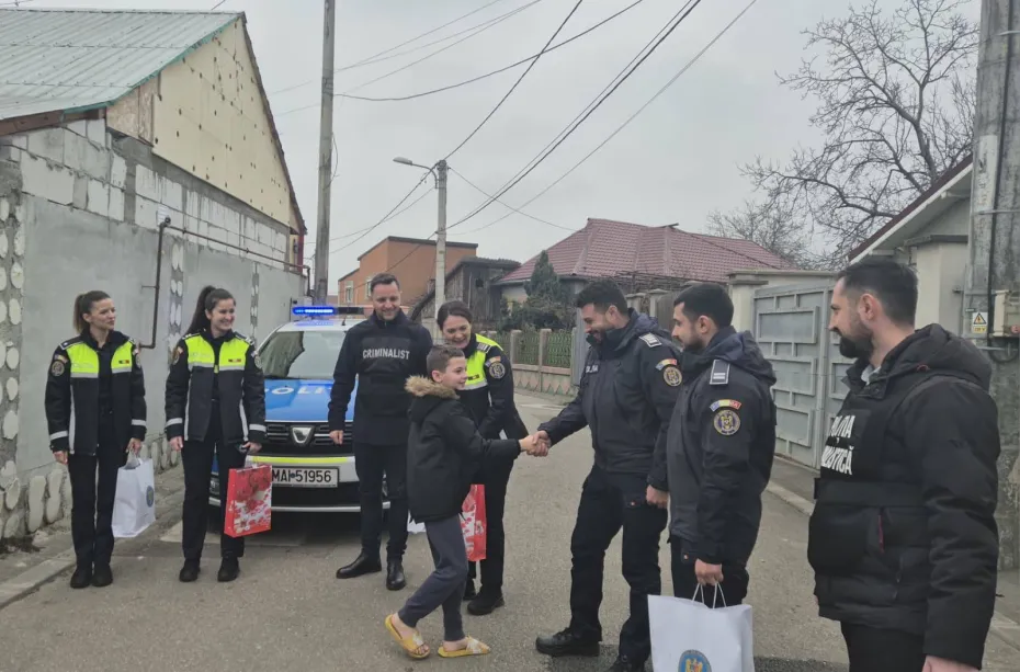 Foto Polițiștii doljeni, misiune de suflet înainte de Crăciun
