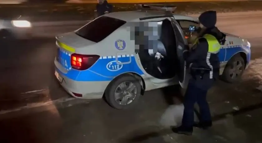 Foto Nopți geroase la Craiova. Persoane fără adăpost, preluate de polițiști