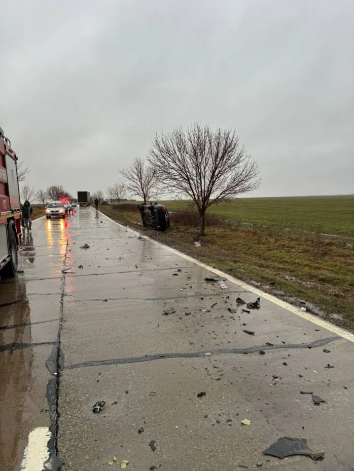 Foto Cinci victime într-un accident rutier pe DC 65 C, în afara localității Picăturile