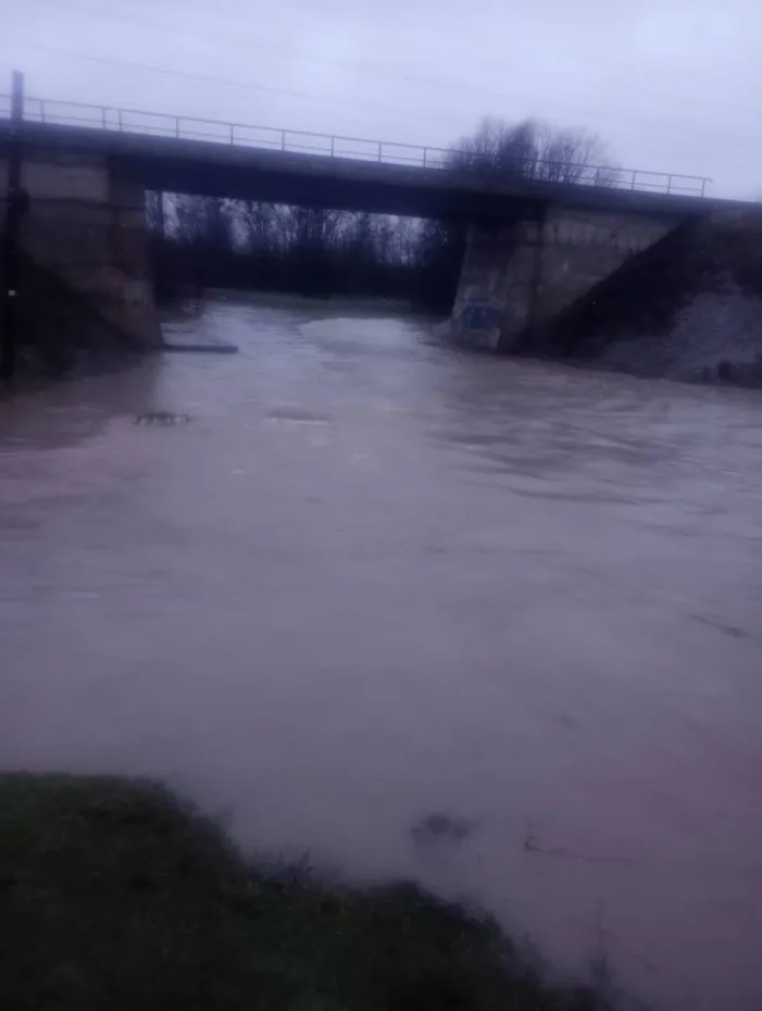 Foto Drum județean inundat în Dolj. DJ 641, închis temporar în Pielești