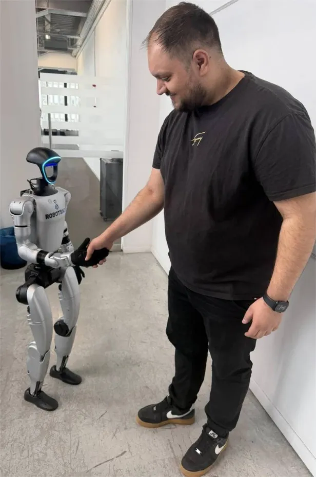 Foto INTERVIU: Roboții umanoizi nu mai sunt un experiment. Dragoș Preda despre utilitate și limite