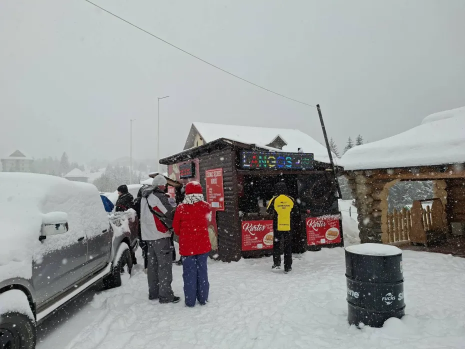 Foto Vacanță de schi pentru toate vârstele, lecții, săniuș și distracție la Rânca