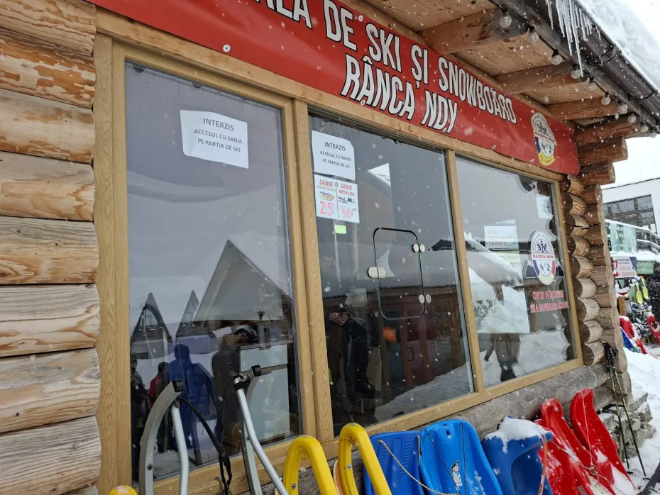 Foto Vacanță de schi pentru toate vârstele, lecții, săniuș și distracție la Rânca