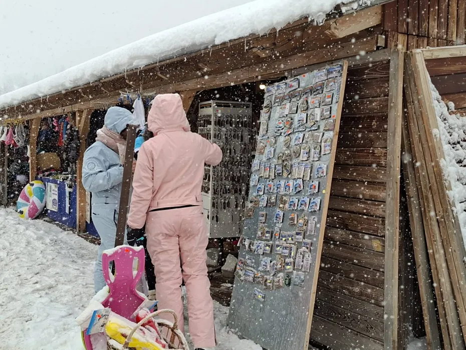 Foto Vacanță de schi pentru toate vârstele, lecții, săniuș și distracție la Rânca