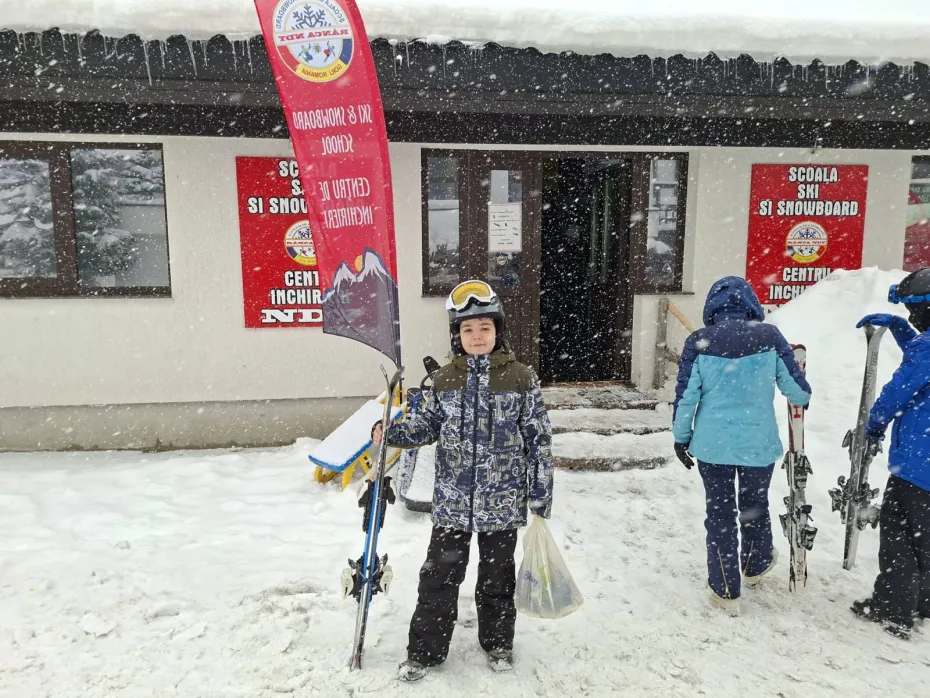 Foto Vacanță de schi pentru toate vârstele, lecții, săniuș și distracție la Rânca
