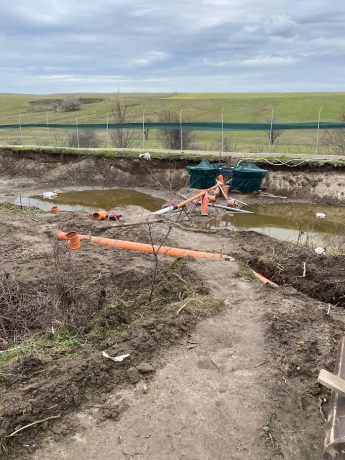 Foto DOLJ: Persoană amendată după construirea unui baraj ilegal pe cursul Gioroc