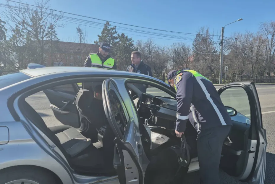 Foto Nereguli descoperite la Aeroportul Craiova. Vitrină automată fără fiscalizare, activitate suspendată