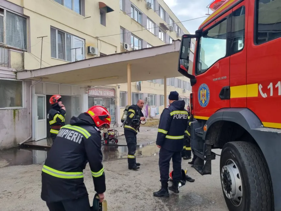 Foto Explozie urmată de incendiu într-un apartament din Craiova 