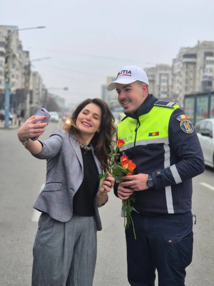 Foto Început de primăvară marcat printr-o acțiune rutieră cu flori și recomandări