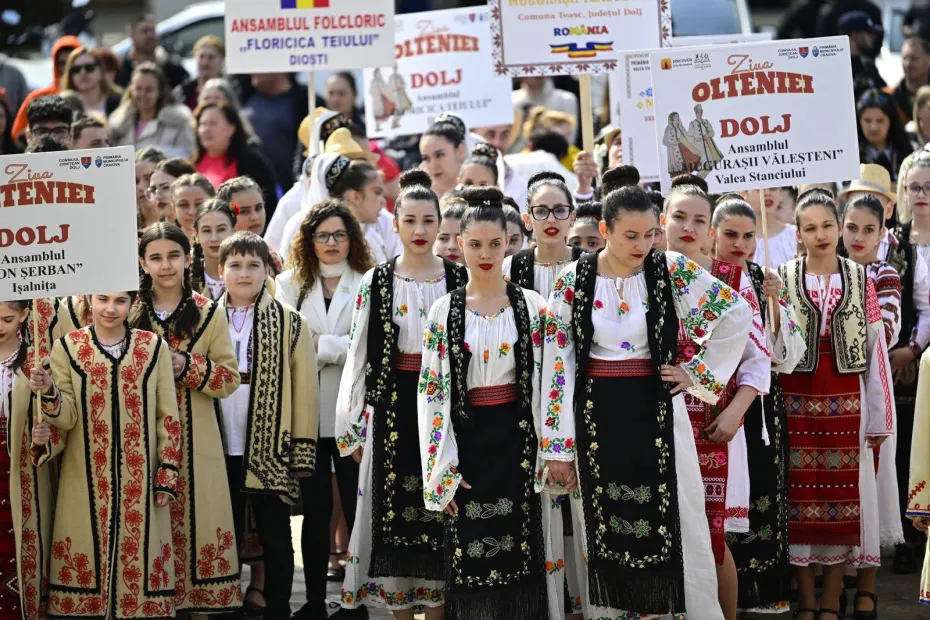 Foto Ziua Olteniei, sărbătorită prin joc și port popular la Craiova