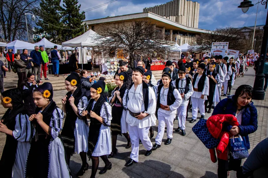 Foto Ziua Olteniei, sărbătorită prin joc și port popular la Craiova