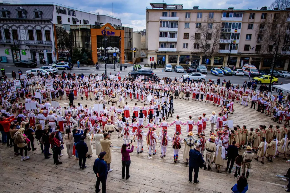 Foto Ziua Olteniei, sărbătorită prin joc și port popular la Craiova