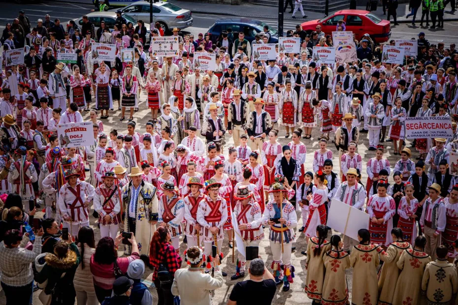 Foto Ziua Olteniei, sărbătorită prin joc și port popular la Craiova