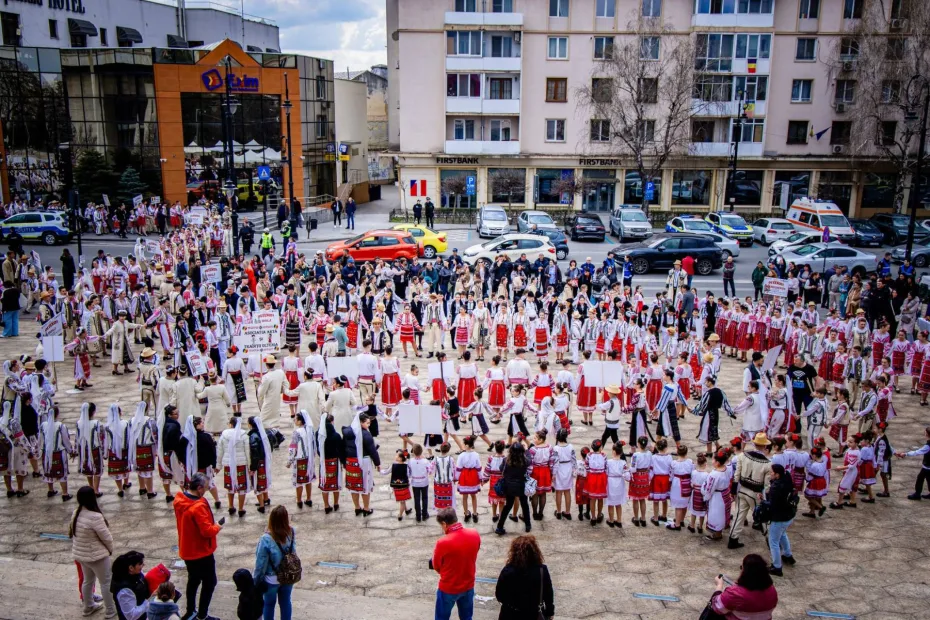 Foto Ziua Olteniei, sărbătorită prin joc și port popular la Craiova