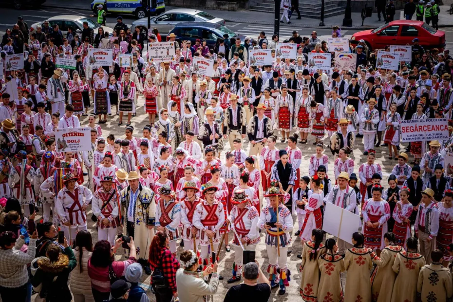 Foto Ziua Olteniei, sărbătorită prin joc și port popular la Craiova