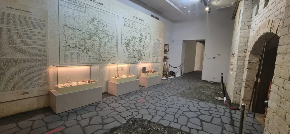 Foto Sticla romană, între uz și rafinament, în noua expoziție a Muzeului Olteniei
