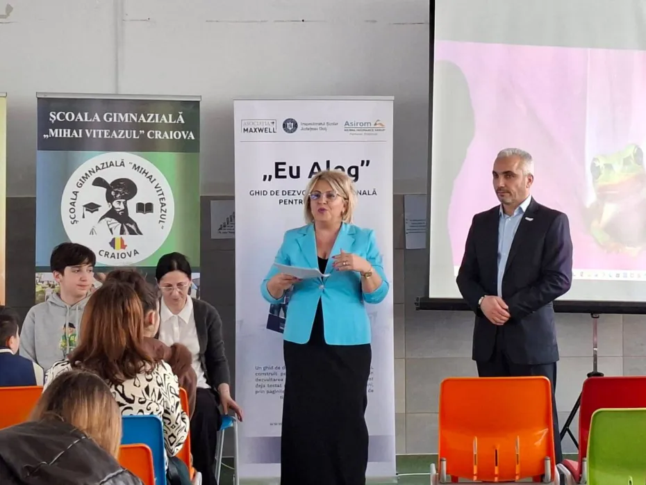 Foto De la etichete la încurajări. „Dialog cu încredere” la Școala Mihai Viteazul din Craiova 