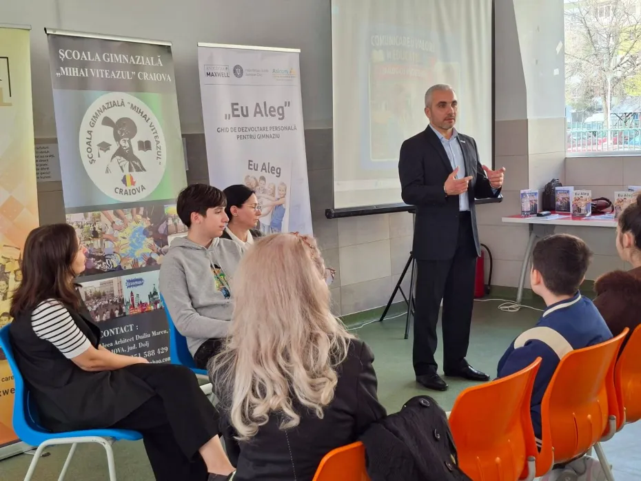 Foto De la etichete la încurajări. „Dialog cu încredere” la Școala Mihai Viteazul din Craiova 