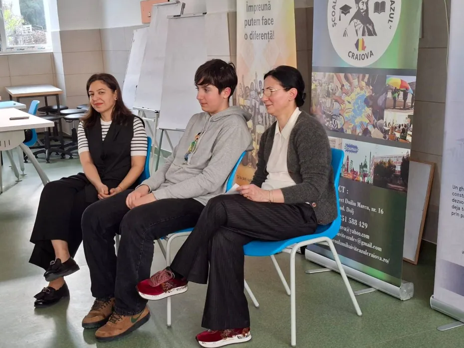 Foto De la etichete la încurajări. „Dialog cu încredere” la Școala Mihai Viteazul din Craiova 