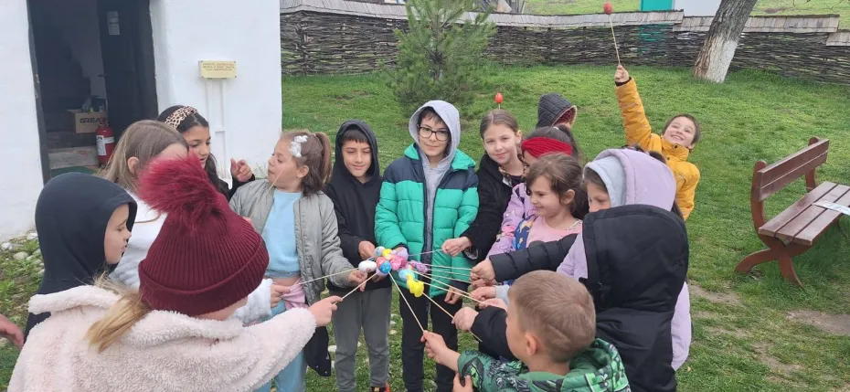Foto Ateliere creative pentru copii la Cula Cernăteștilor