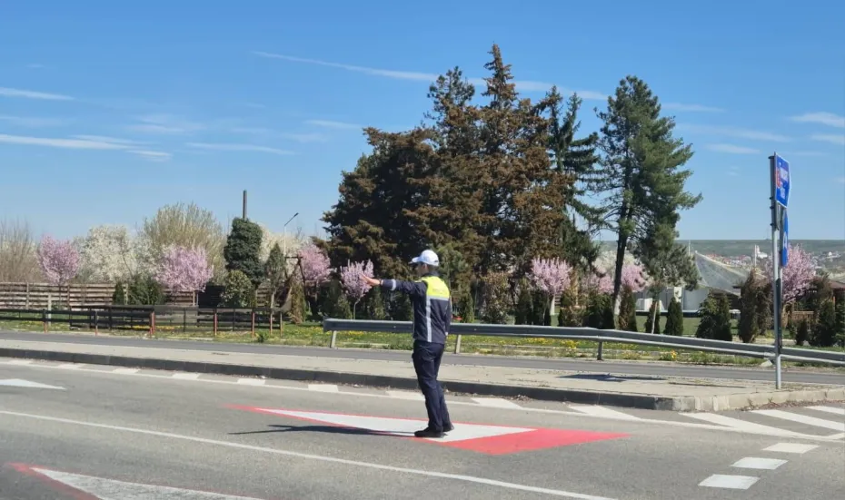 Foto Poliția Rutieră și RAR,  în teren pe DN 6 pentru prevenirea accidentelor