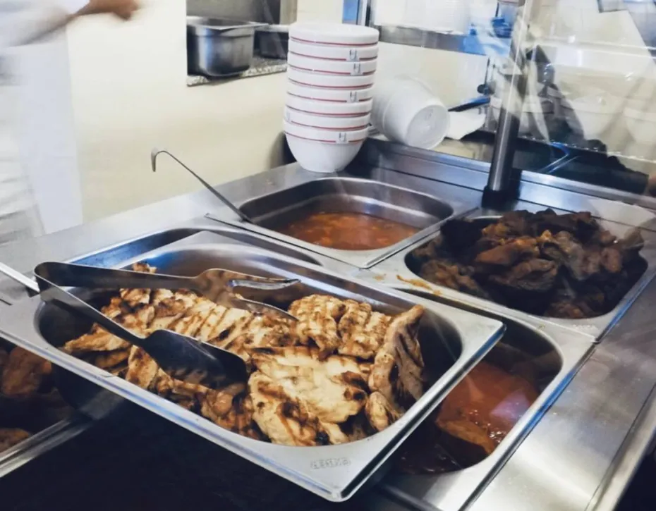 Foto Mâncarea de la cantina Universității din Craiova, făcută pentru buzunarele studenților