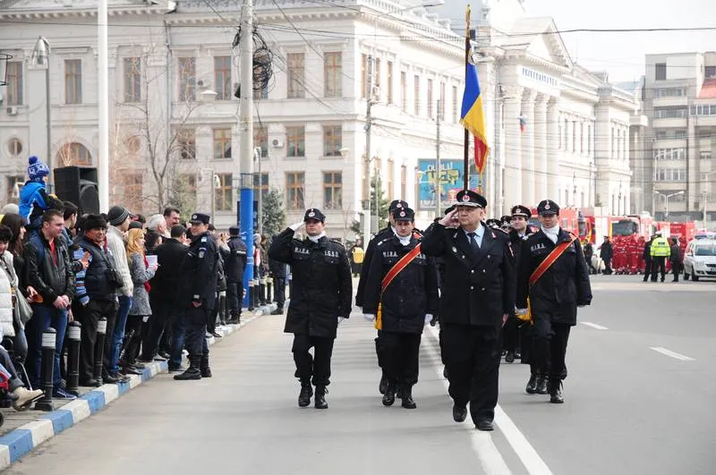 Foto Defilări în centrul Craiovei