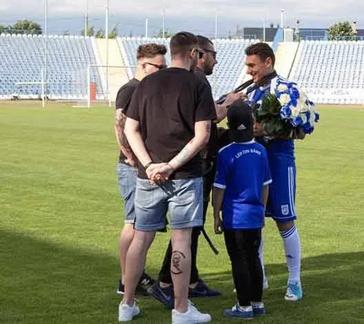 Foto EXCLUSIV. Ciucă, alături de FCU. 