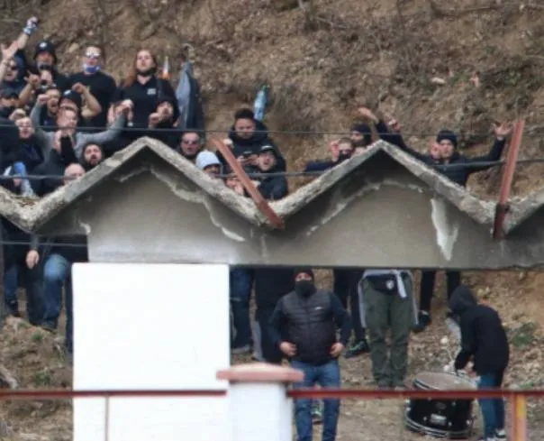 Foto Știința victoriei. Reșița - FCU, scor 0-2. Peluza Sud 97 a făcut spectacol de zile mari în Valea Domanului!