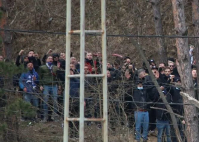 Foto Știința victoriei. Reșița - FCU, scor 0-2. Peluza Sud 97 a făcut spectacol de zile mari în Valea Domanului!