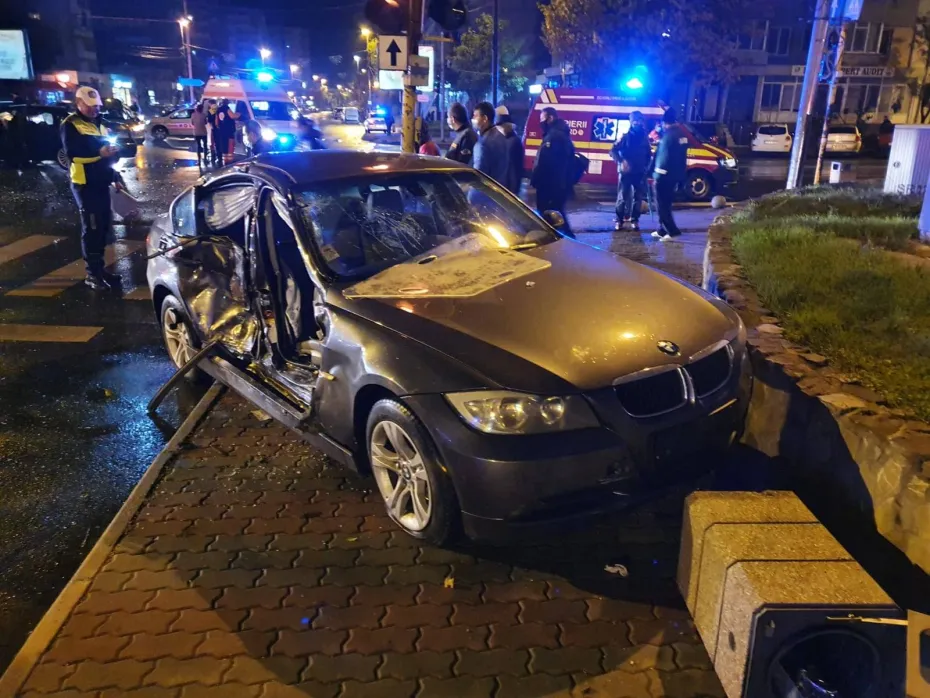 Foto Patru persoane au ajuns la spital, în urma unui accident rutier petrecut în Slatina 