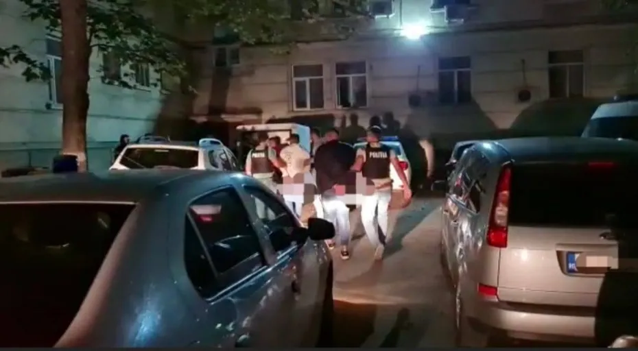 Foto CRAIOVA: Bătăușii de la mall, reținuți