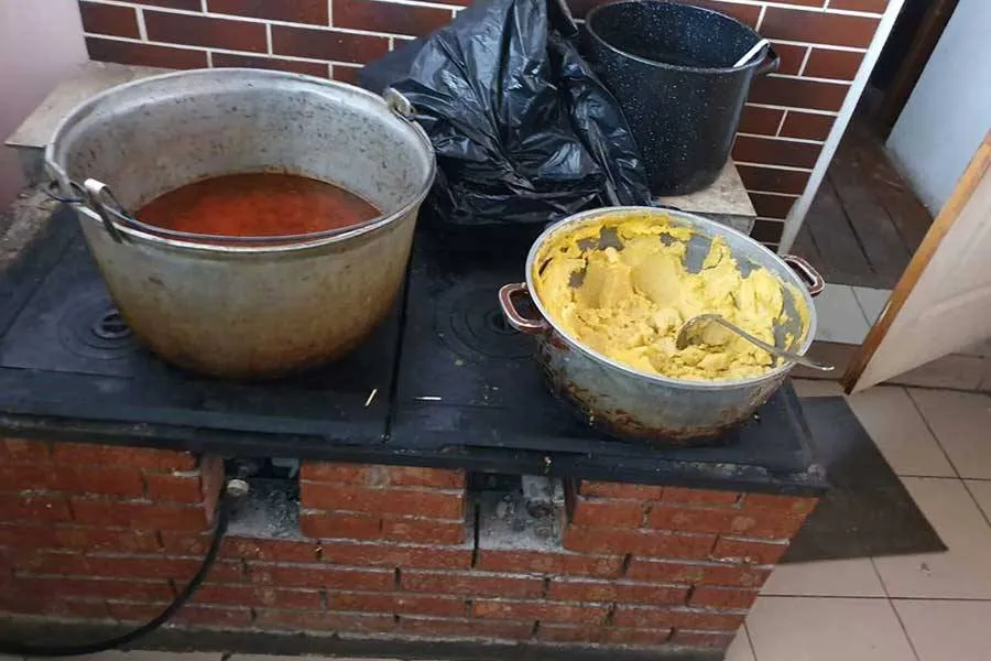 Foto FOTO. Dezastru în unitățile de carantină din Slatina. Imagini de coșmar din bucătării  