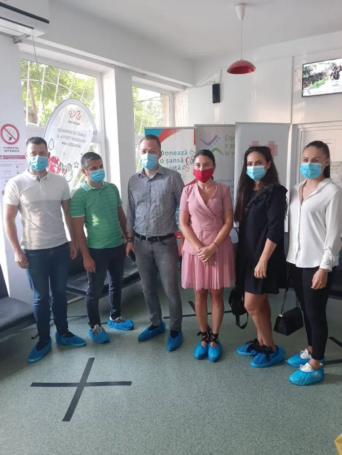 Foto Polițiști de la IPJ Olt, vindecați de COVID-19, au donat sânge 