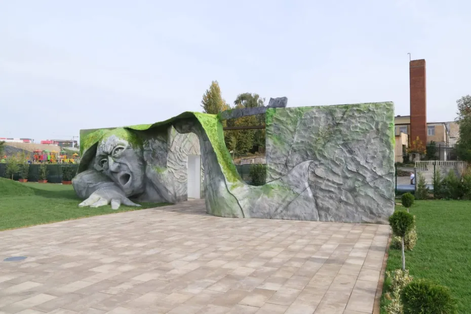 Foto COMENTARIU |  Ciolacu, primul pas către cheltuielile ordonate: Consum de motorină pentru perindări prin parcurile de suflet ale primarului Olguța Vasilescu  